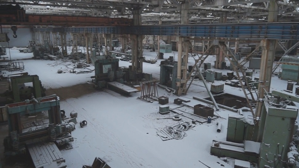 Здесь был механический цех завода "Донпрессмаш". В его дальнем углу обустроили станкозавод "МТЕ Ковосвит МАС".