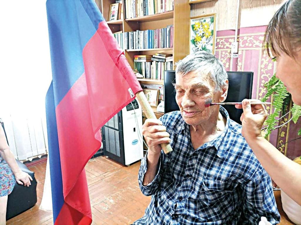 Социально-реабилитационное отделение для людей пожилого возраста и инвалидов Константиновского района. Если дети все воспринимают за чистую монету, то пожилых людей на мякине не проведешь! А они тоже рады быть причастными к празднику, гордятся своими корнями и историей.
