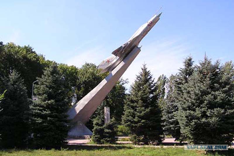 Мемориал Героям Советского Союза — органическая часть Парка Победы.