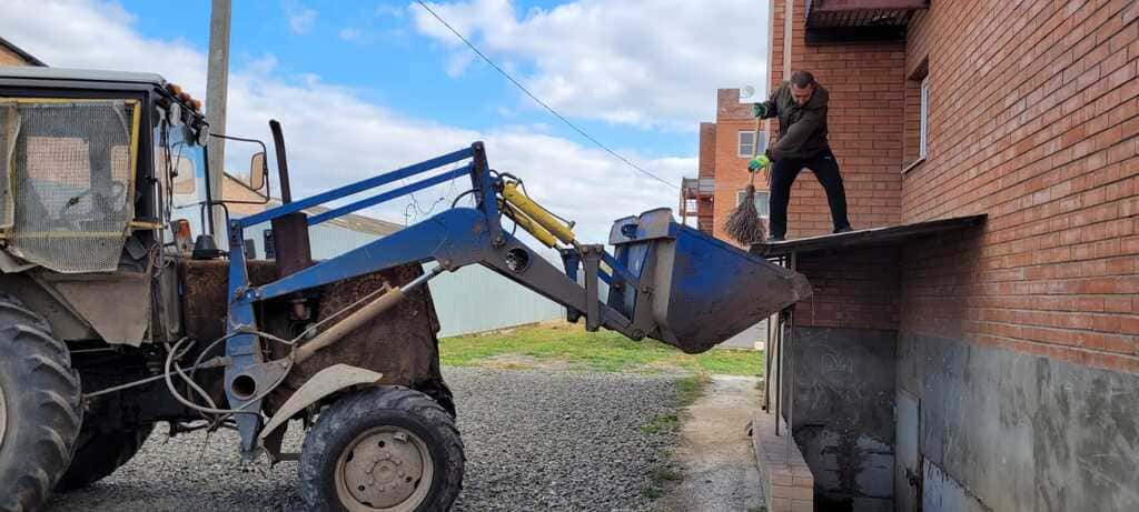 Привели в порядок даже доступные крыши.