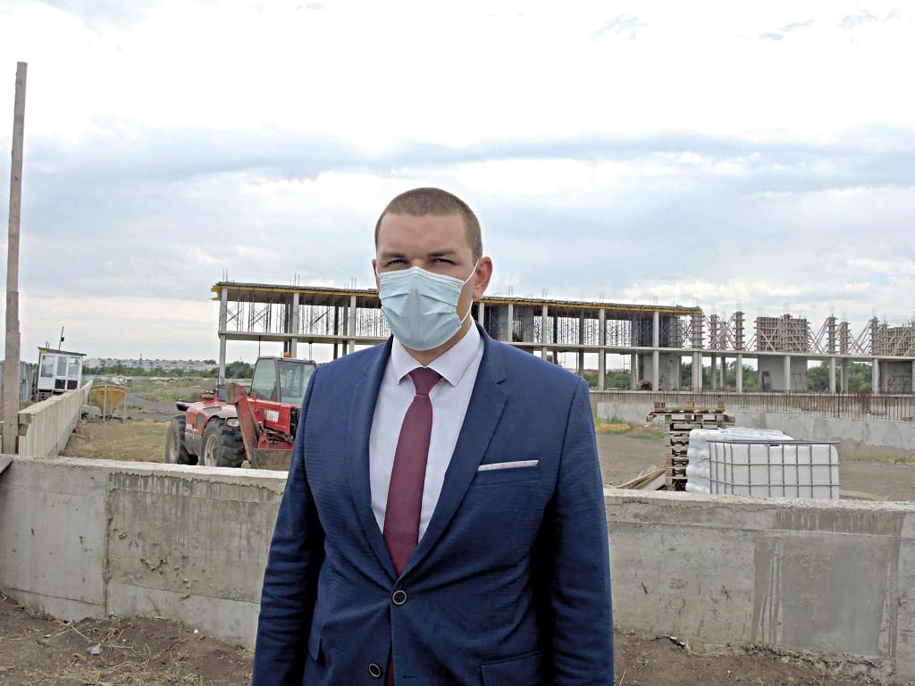 Директор департамента строительства и городского развития Новочеркасска Дмитрий ТРЕТЬЯКОВ: – Нами была достигнута договоренность о том, что работы на объекте будут возобновлены.