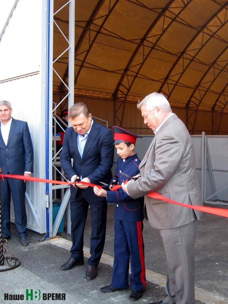 – Пусть конный центр в Константиновске станет площадкой для воспитания молодёжи в традициях донского казачества и поможет дружинникам повысить качество службы по охране общественного порядка, – пожелал казакам Василий Голубев.