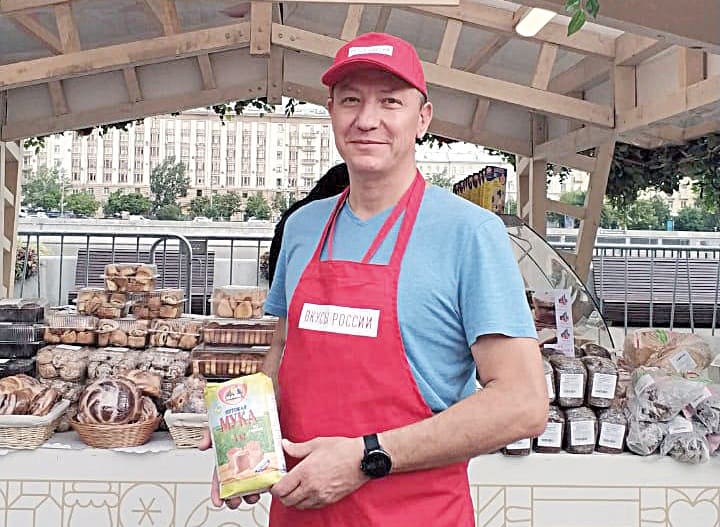 Анатолий ЖЕЛЕЗНЫЙ – один из амбассадоров кампании Россельхозбанка в поддержку аграриев. Анатолий ЖЕЛЕЗНЫЙ – один из амбассадоров кампании Россельхозбанка в поддержку аграриев.