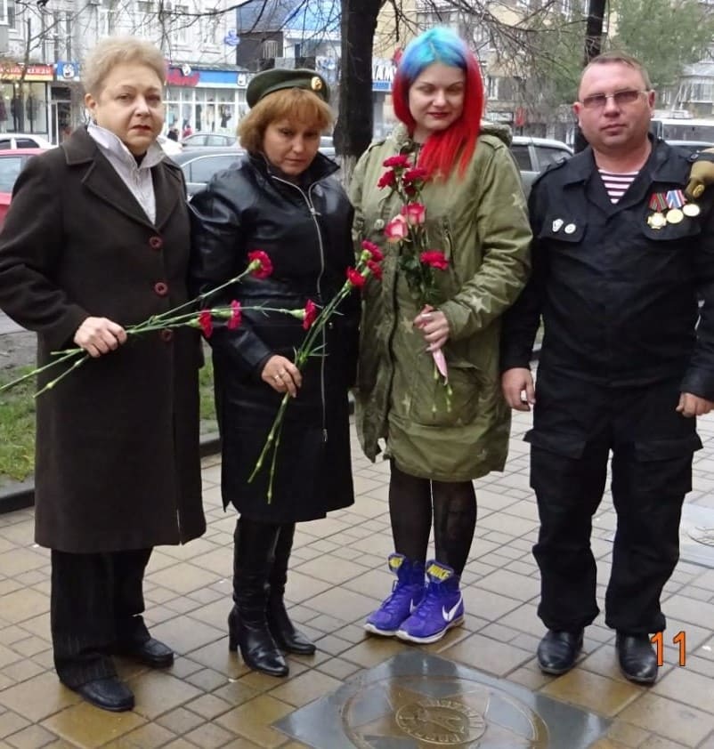 На Аллее славы у звезды Дины Никулиной