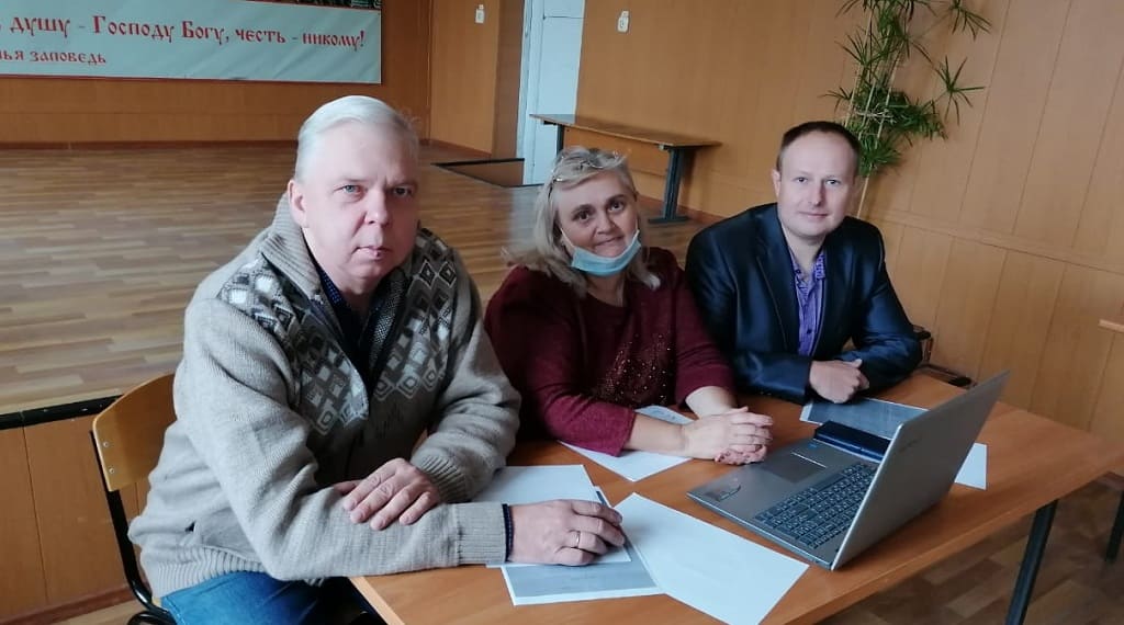На подготовительном этапе над проектом «Сильная и умная молодежь – гордость казачьего края», победившем в конкурсе президентских грантов, работали вместе с Виктором Сухиным заместитель атамана Миллеровского юрта по работе с военными и правоохранительными органами Вера Левочкина и преподаватель физического воспитания техникума Валерий Козуренко. На подготовительном этапе над проектом «Сильная и умная молодежь – гордость казачьего края», победившем в конкурсе президентских грантов, работали вместе с Виктором Сухиным заместитель атамана Миллеровского юрта по работе с военными и правоохранительными органами Вера Левочкина и преподаватель физического воспитания техникума Валерий Козуренко.