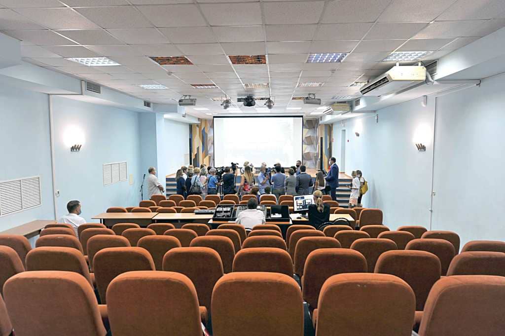Виртуальный концертный зал в Новочеркасске – третий, появившийся на Дону в этом году. Всего в рамках национального проекта «Культура» до 2024 года планируется создание таких площадок в восьми городах Ростовской области.