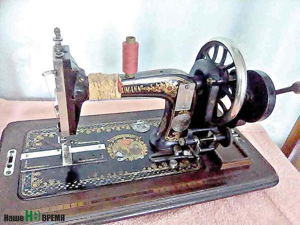 Семейной реликвии Поповых почти 200 лет, а она по-прежнему работает. Семейной реликвии Поповых почти 200 лет, а она по-прежнему работает.