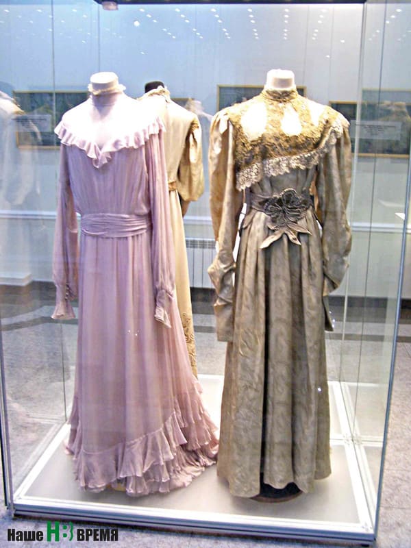 Элегантные костюмы для чеховских трех сестер.