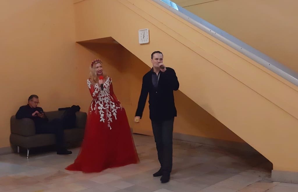 Солисты ансамбля “Королинка” Михаил Серегин и Анна Азем Солисты ансамбля “Королинка” Михаил Серегин и Анна Азем