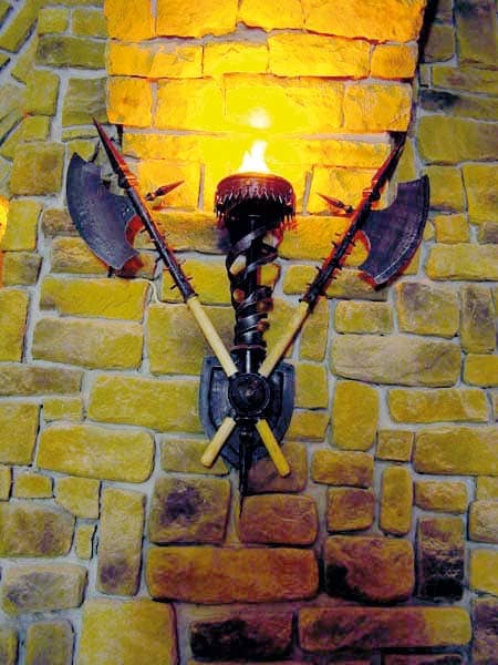 Факел – прародитель торшеров.