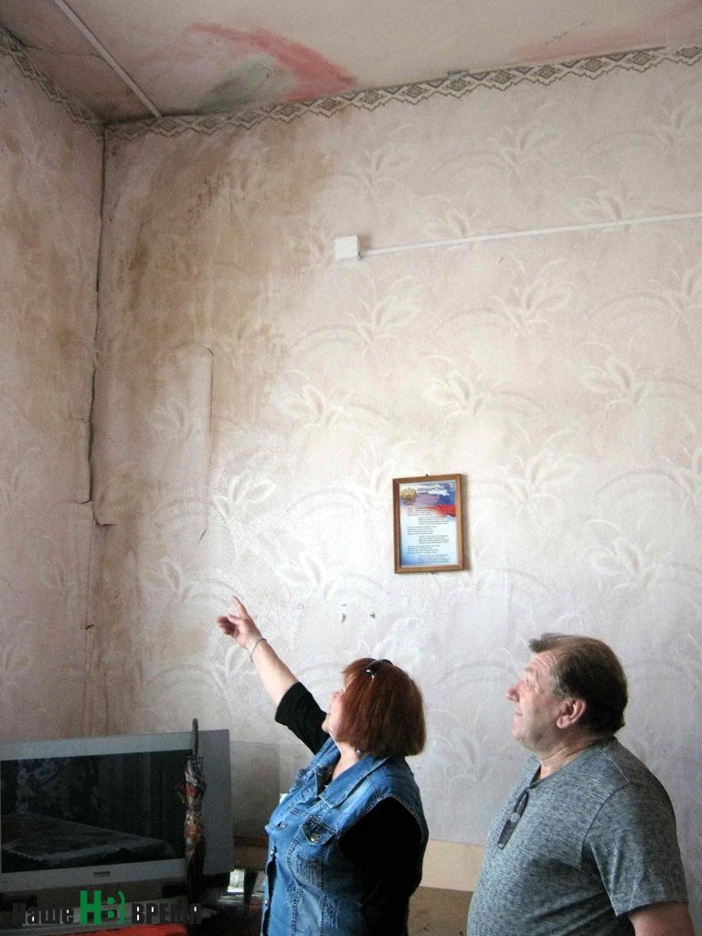 Стены трещат по швам.