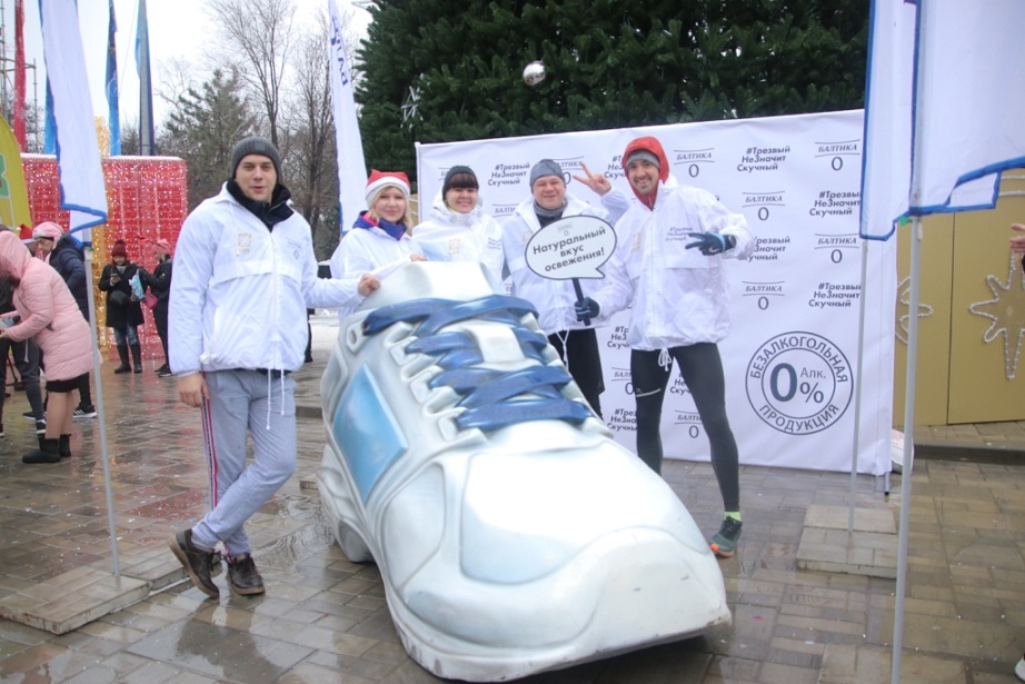 Участники забега смогли сделать памятные снимки на фотозоне бренда Балтика 0_.JPG