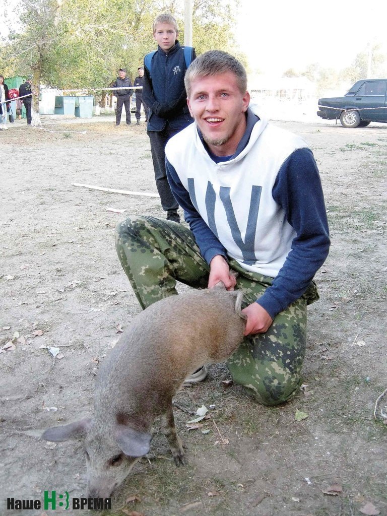 Иван Пономарев выиграл в казачьих потехах поросенка