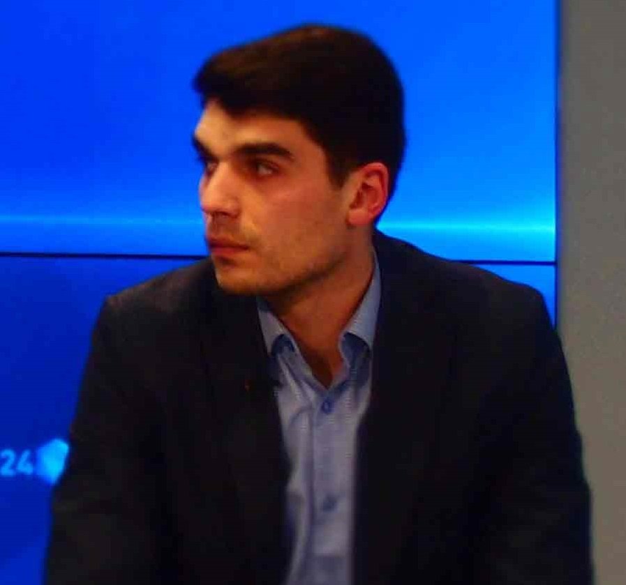 Алексей САНИН: «Необходимо сделать двор комфортным для детей разного возраста. Мы устанавливаем теннисные и шахматные столы...»