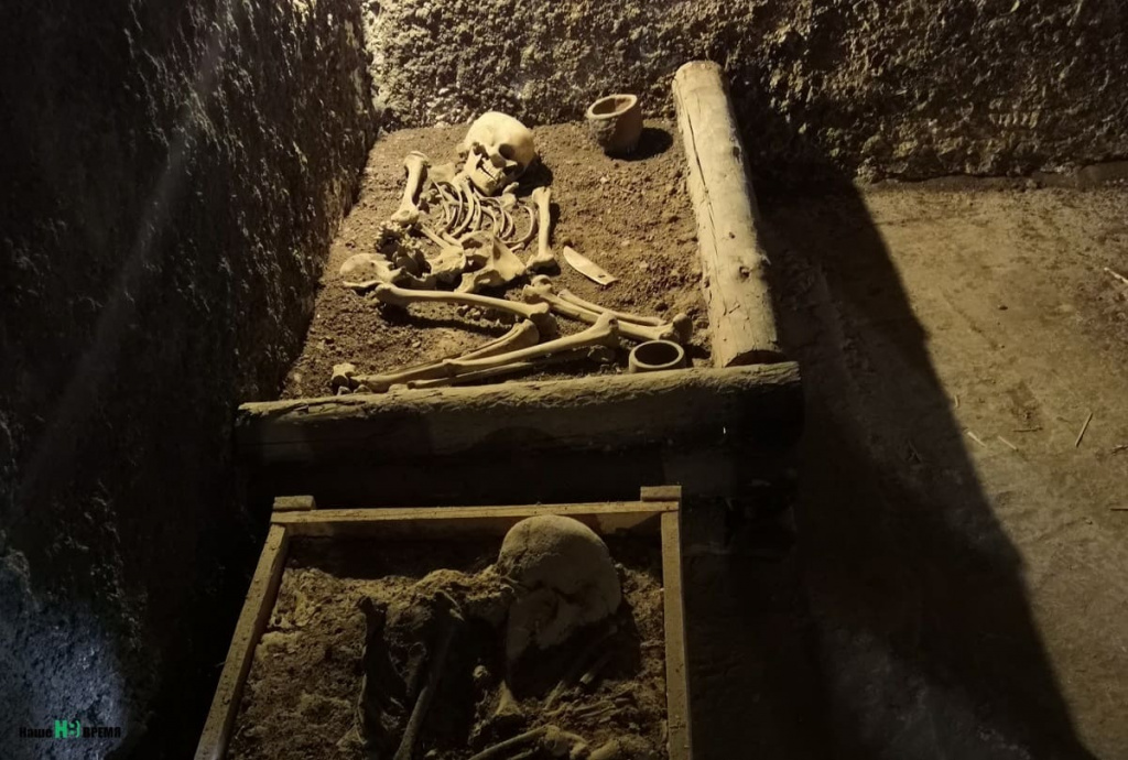 В кургане-музее с останками живших в давние времена