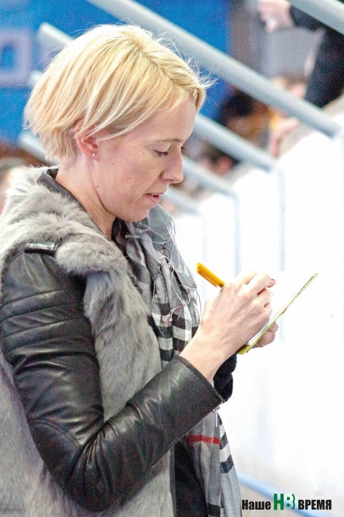 Голкипер «Ростов-Дона» Кэтрин Лунде в игре не участвовала, но автографы раздавала исправно.