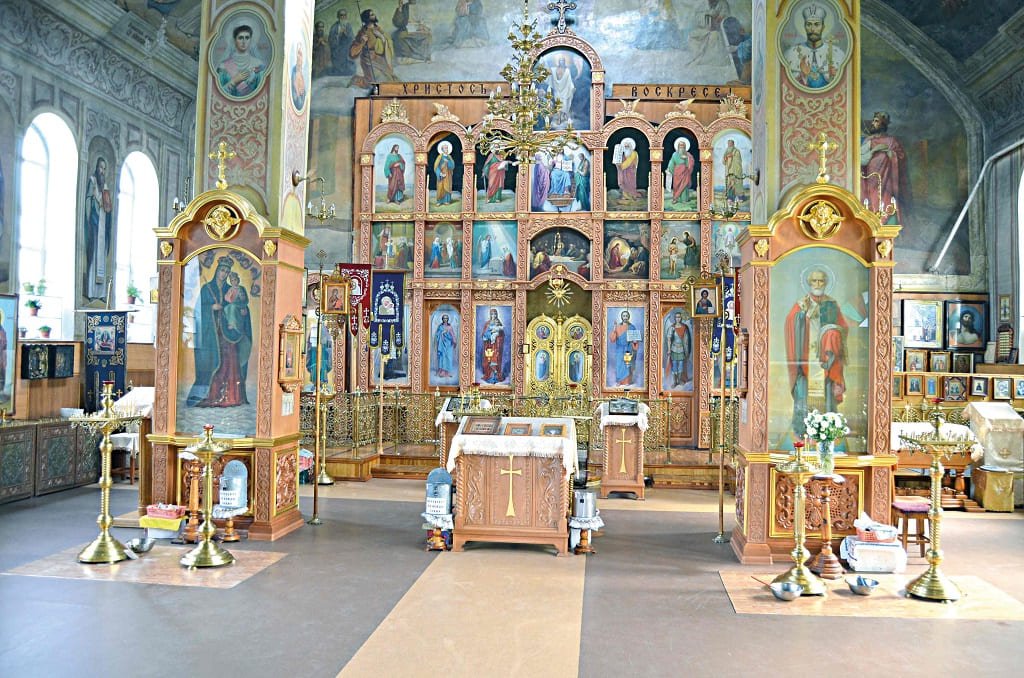 Красивый интерьер и убранство в храме Святителя Николая Чудотворца в х. Гуково.