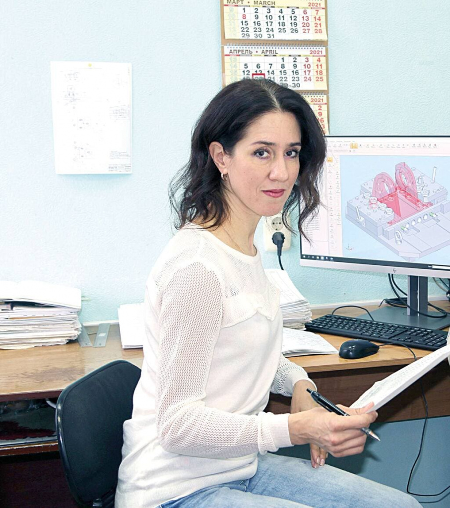 Виктория Сергеевна Муравьева, ведущий инженер – конструктор отдела опытных электровозов и экспорта НЭВЗа: Виктория Сергеевна Муравьева, ведущий инженер – конструктор отдела опытных электровозов и экспорта НЭВЗа:
