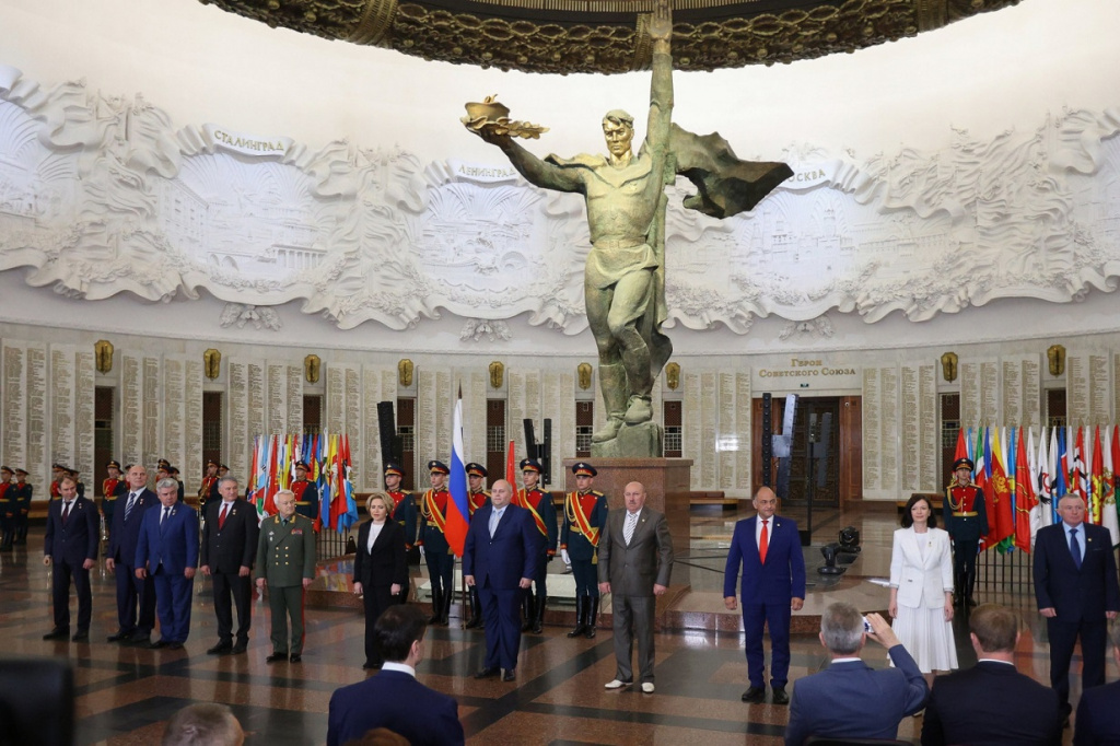 Меч церемония.jpg Меч церемония.jpg