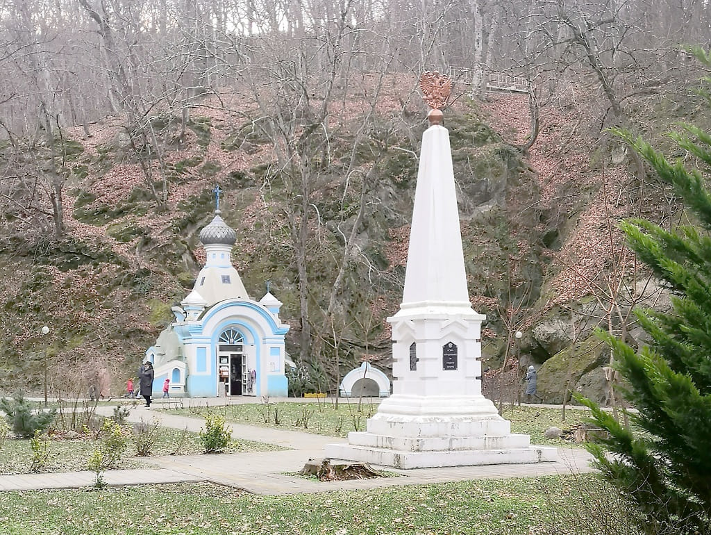 Целебная поляна с памятником живой воде и часовня Иверской иконы Божией Матери.