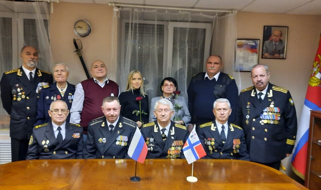В Ростове наградили ветеранов ВМФ В Ростове наградили ветеранов ВМФ