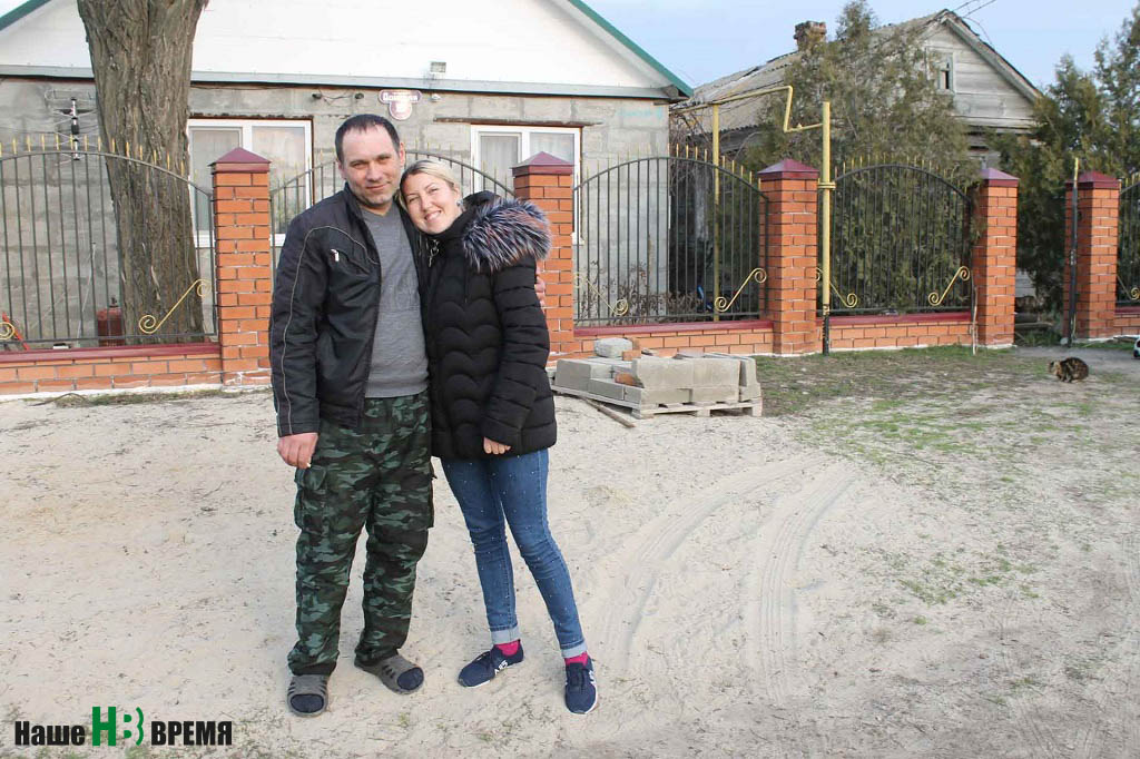 Семья Мухиных счастлива в своей станице в доме, построенном собственным трудом. Семья Мухиных счастлива в своей станице в доме, построенном собственным трудом.