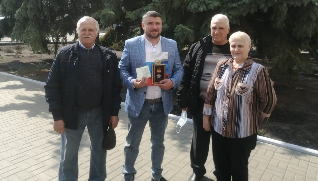 Дети героя Валентина, Виктор, Николай и внук Иван. Дети героя Валентина, Виктор, Николай и внук Иван.