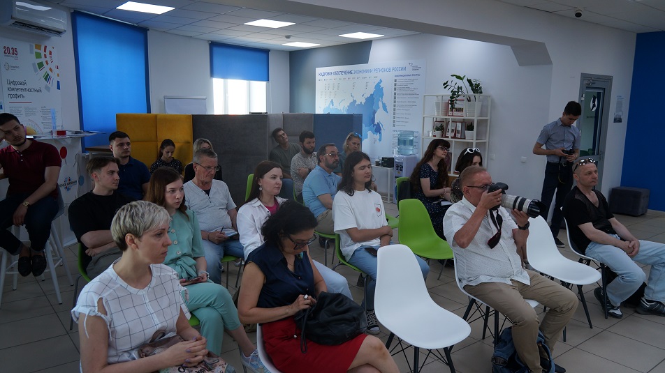 Право и дело зал.JPG