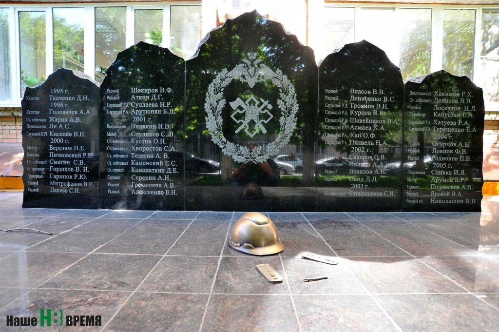 Памятник военным строителям и военным коммунальщикам, погибшим в чеченских войнах. Здесь по праву должно быть и имя Сергея Мозолевского.