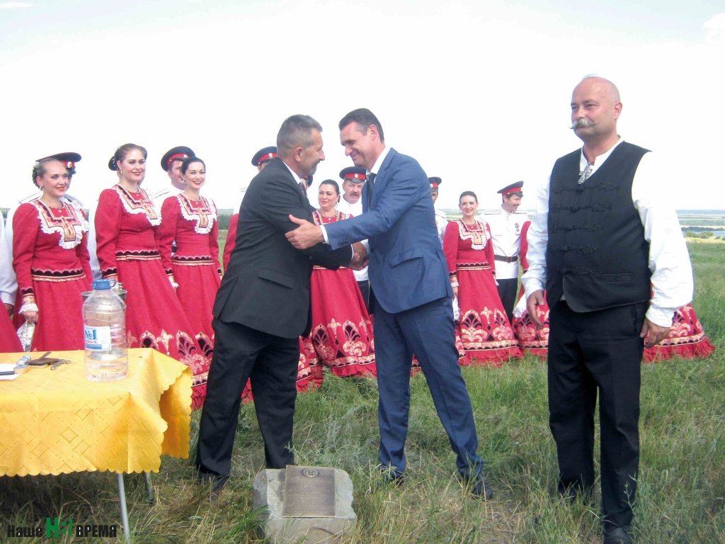 Приезжайте в гости, пригласил Дьёрдь Пошта (слева) донских друзей.