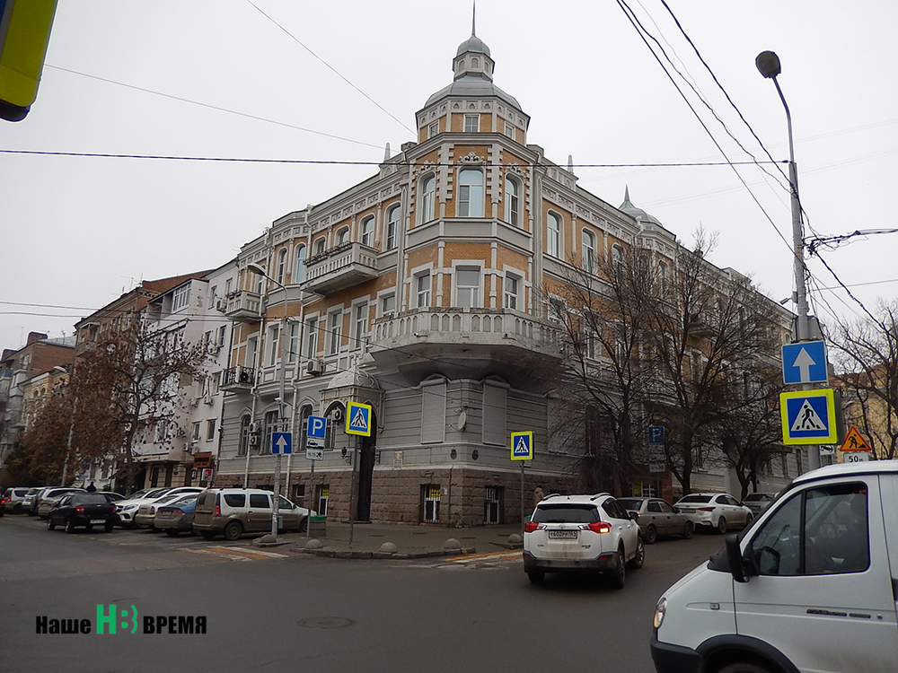 Шпиль Дом градоначальника.jpg Шпиль Дом градоначальника.jpg