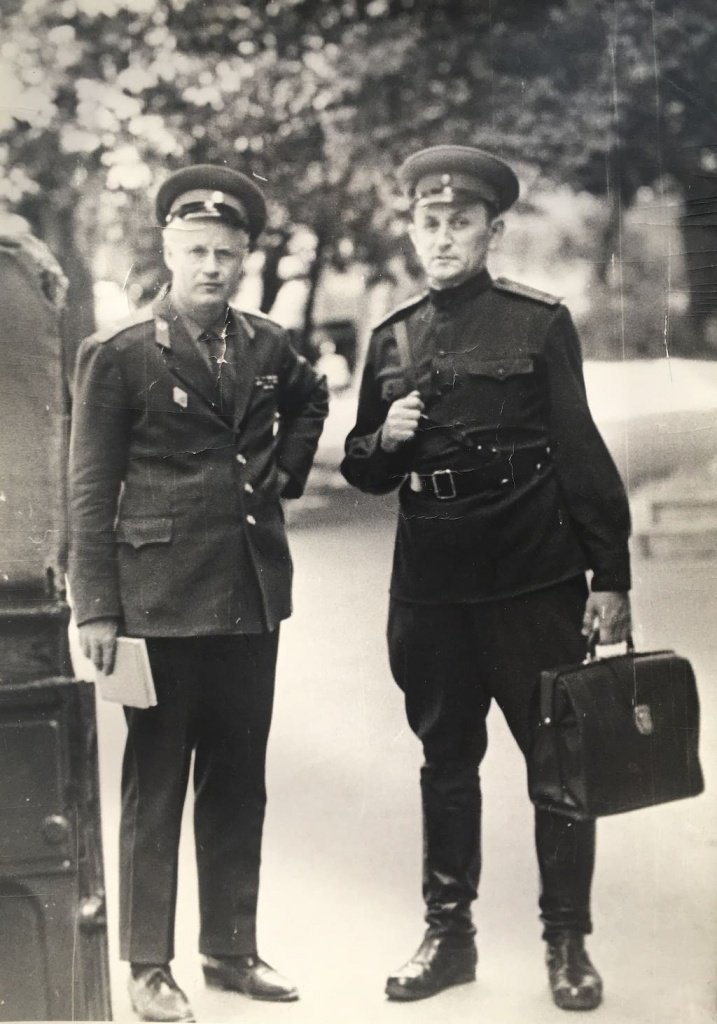 Тауфика Нигматовича Тагирова (справа)