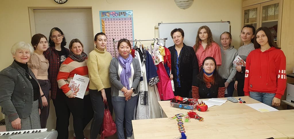 Участники урока корейской этномоды.