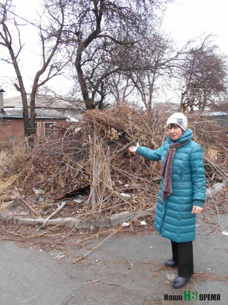 Жительница ул. О.Первеевой Галина Бурцева: «Куча уже с меня высотой».