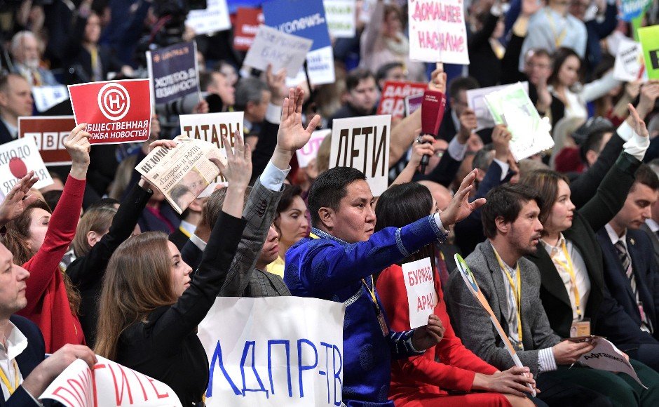 С плакатами в этом году попытались навести порядок