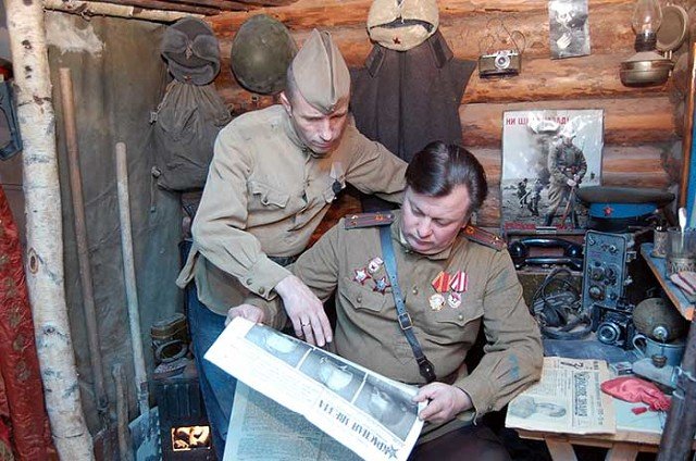 Во "фронтовой землянке" "Военного вестника Юга России" Во "фронтовой землянке" "Военного вестника Юга России"