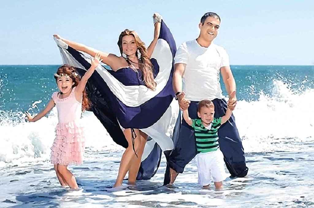 Резидент «Камеди Клаб» Гарик Мартиросян с семьей на отдыхе.