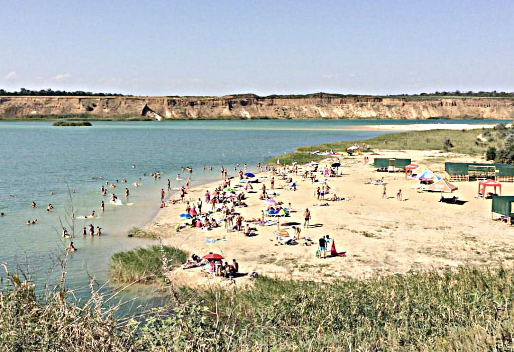 Голубое озеро