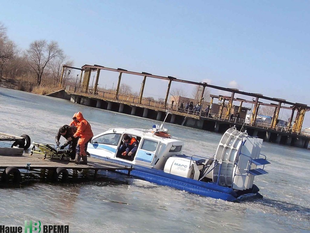 На территории Ростовской области прошли специальные учения, на которых спасатели отрабатывали приемы и способы защиты населения от «большой воды».