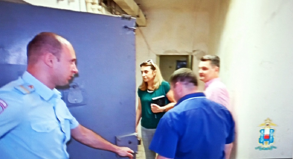 Члены общественного совета ознакомились с условиями содержания задержанных.