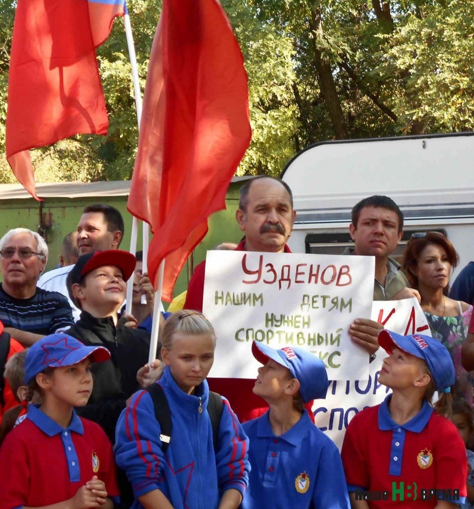 К защите родного стадиона подключился и тренерский состав ростовского СКА, в том числе и олимпийский чемпион Евгений Барбаков.