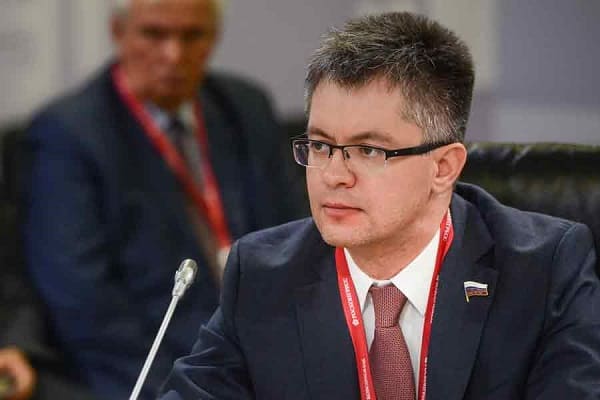 Дмитрий ИСЛАМОВ: «Затраты на приобретение угля для отопления жилищ составляли весомую часть семейного бюджета. Теперь эта несправедливость устранена...». Дмитрий ИСЛАМОВ: «Затраты на приобретение угля для отопления жилищ составляли весомую часть семейного бюджета. Теперь эта несправедливость устранена...».