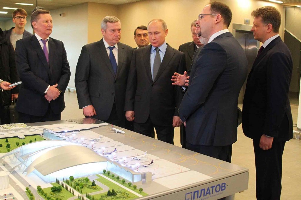 Первое, что увидел президент в Ростове, – это новый аэропорт «Платов. И сверху, и на макете.