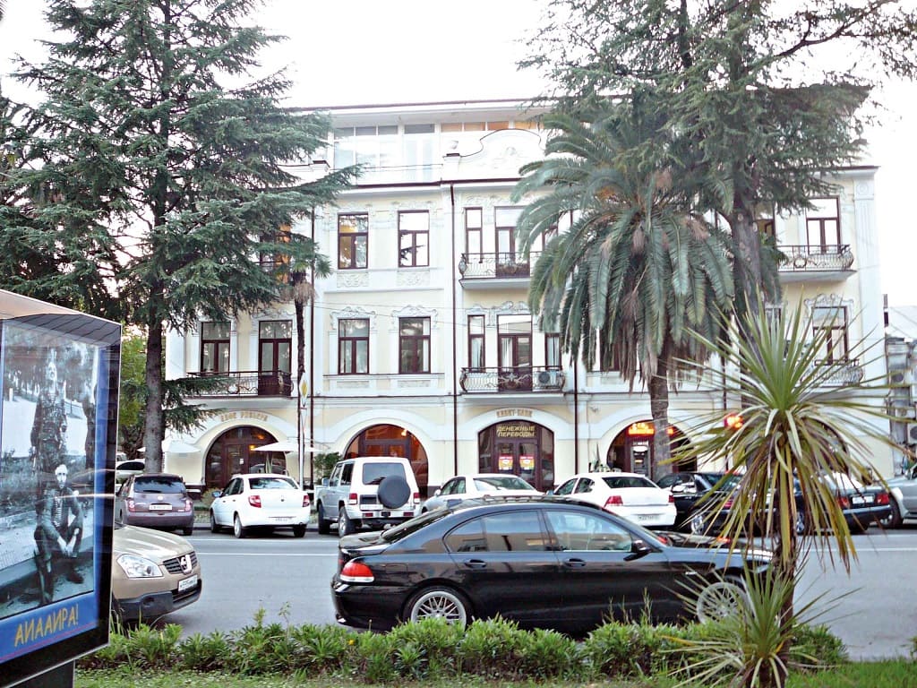 Прогуляться по столице Абхазии – городу Сухум – один из пунктов обязательной программы.