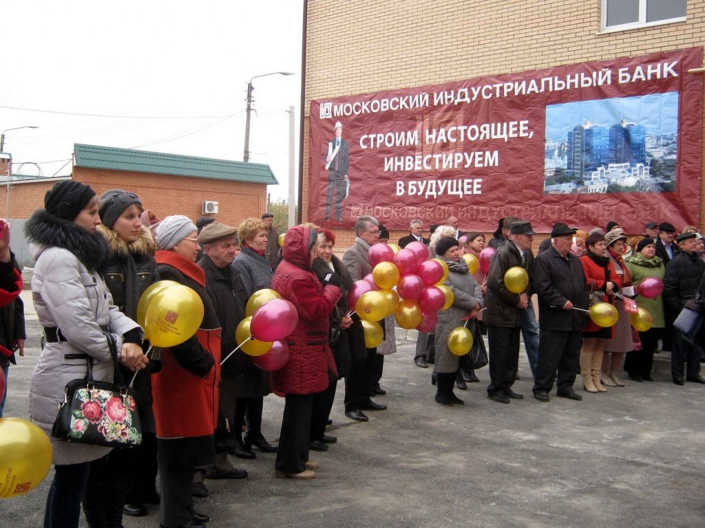 Семикаракорцам-было-интересно-побывать-в-новом-доме.jpg