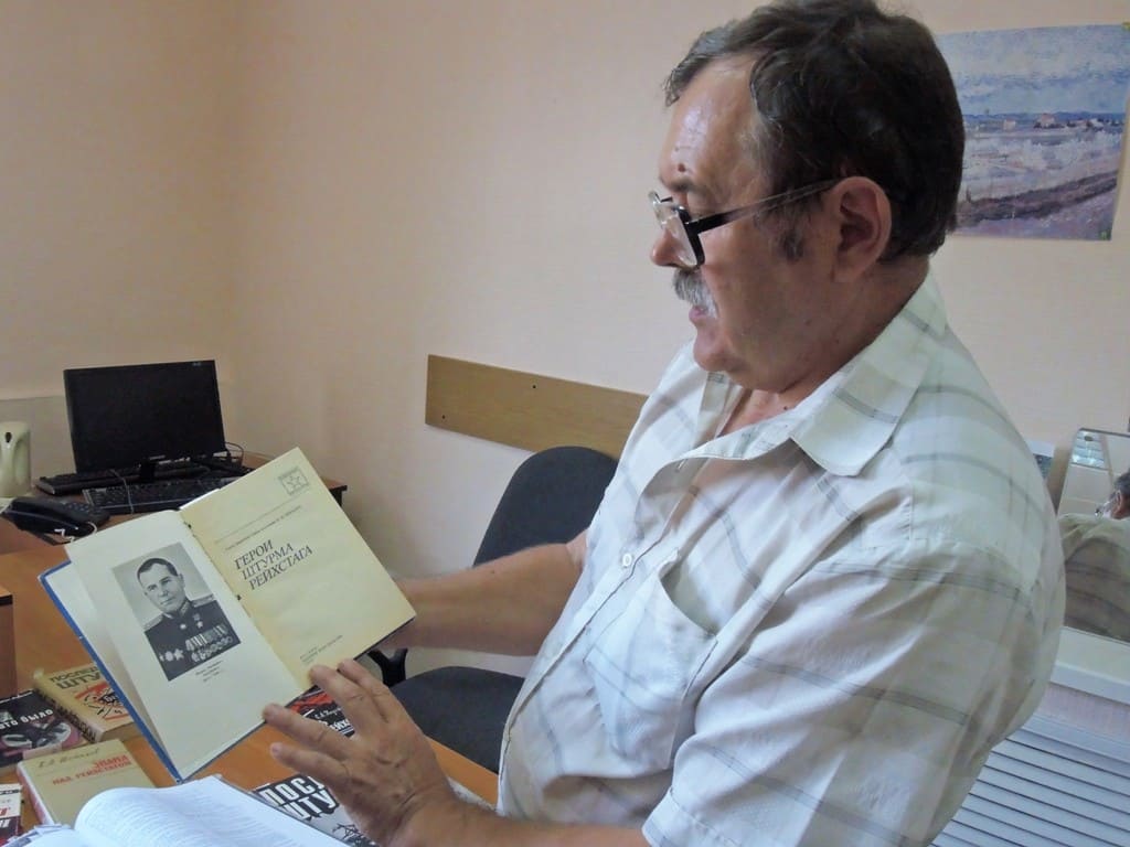 Полковник юстиции в отставке Владимир Зайченко уже несколько лет работает в архивах, исследует исторические и документальные источники, связанные с Алексеем Берестом.