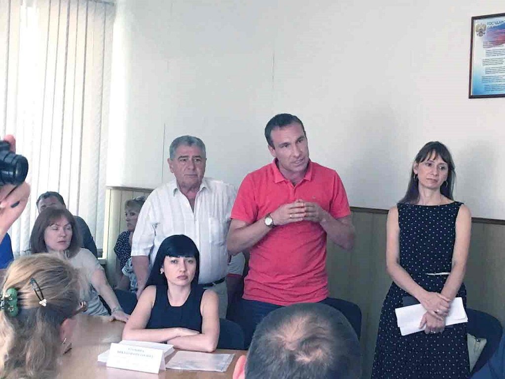 Высказывая свою точку зрения, участники круглого стола все удивлялись, что оппоненты не слышат их. IMG-20170809-WA0003.jpg