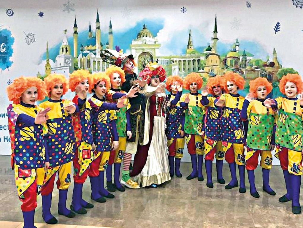 Это танцевальное шоу про Алису в стране чудес зрители смотрят по нескольку раз. Это танцевальное шоу про Алису в стране чудес зрители смотрят по нескольку раз.