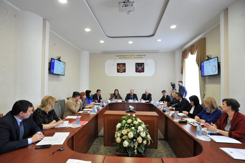 В Законодательном собрании Ростовской области прошло общественное обсуждение практики применения закона об инициативном бюджетировании.