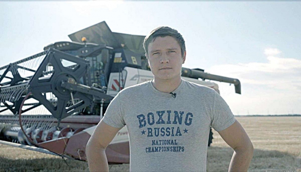 – Поле, которое убирал два дня назад, дало урожайность около 57 центнеров с гектара. За 12 часов работы мы собрали на TORUM 785 порядка 300 тонн. Это очень неплохой результат, – уверен Вячеслав МАРЧЕНКО.